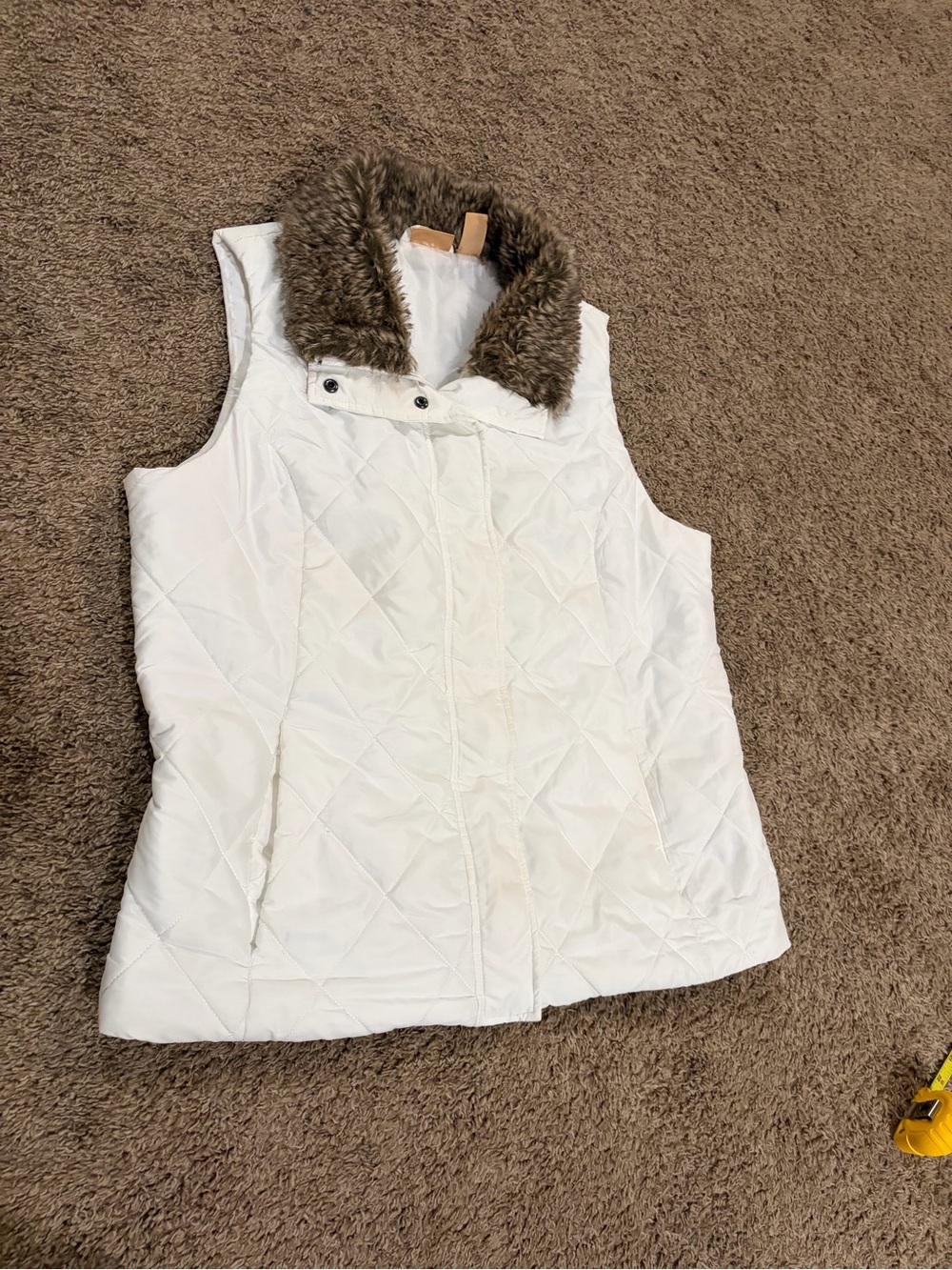 NorthCrest Women’s White Outdoor Quilted Full Zip Vest Faux Fur Trim Size Large - Picture 2 of 9